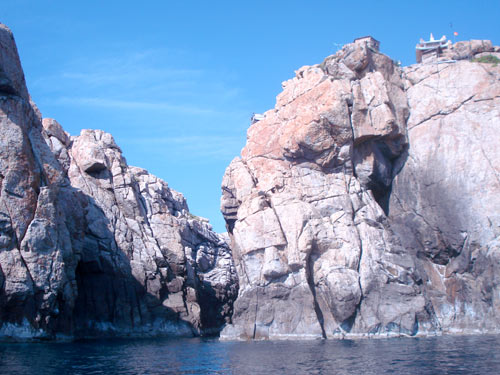 Des nids de salangane dans la baie de Nha Trang